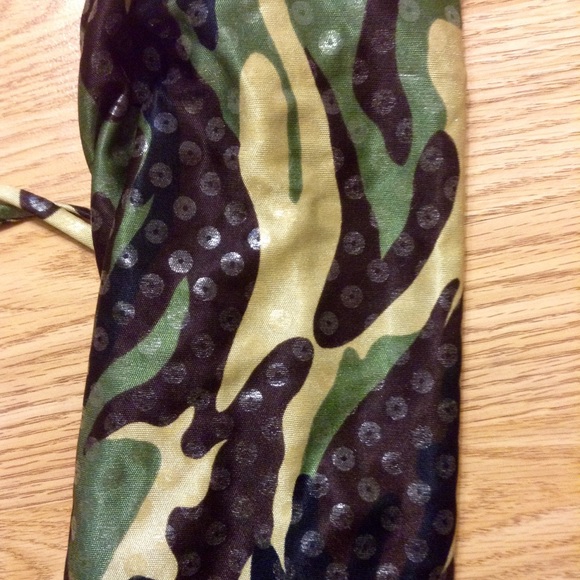 $7! Crop halter! Perfect Festival/Club/Street Look - Picture 2 of 6